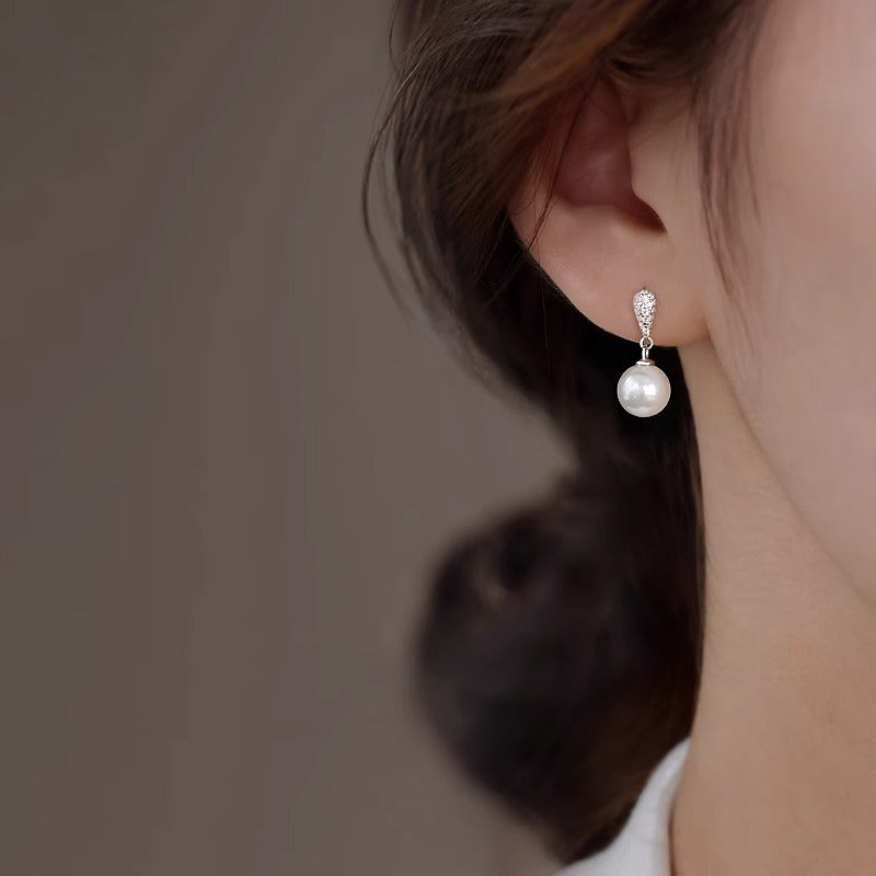 Classic Pearl Earring with Timeless Appeal