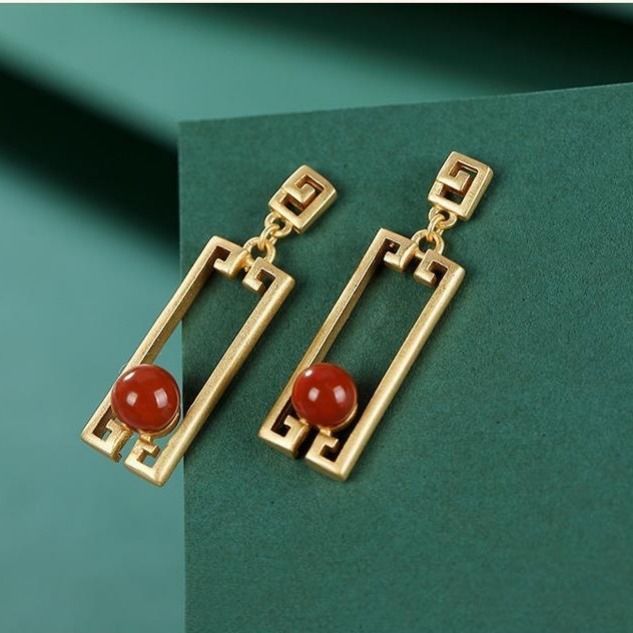 Charming Silver Earring for Any Occasion