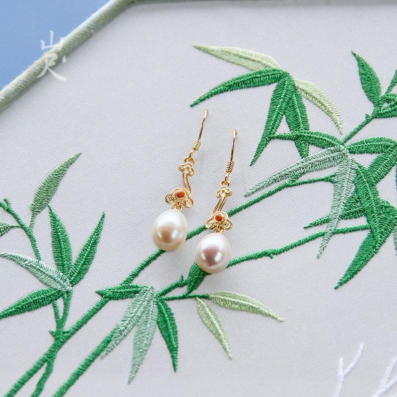 Classic Silver Earring with Timeless Appeal