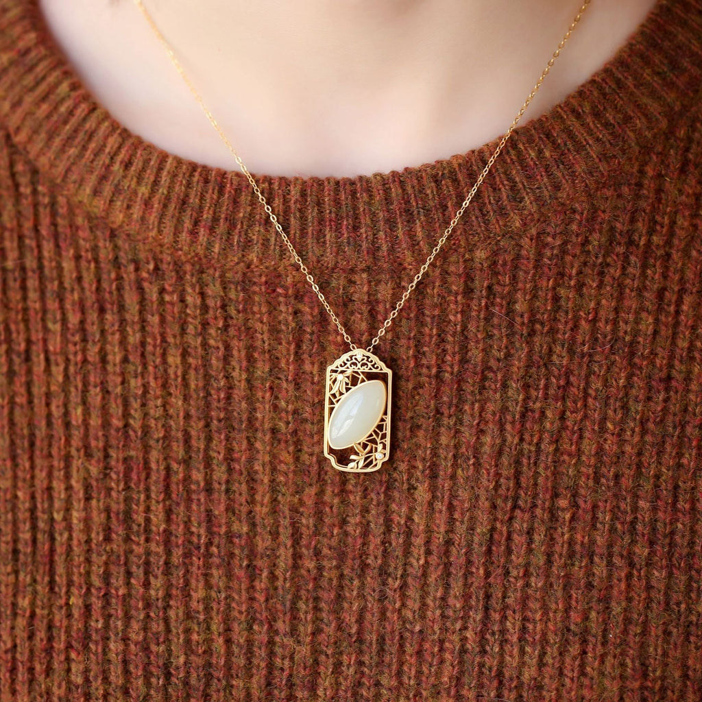 Romantic Silver Necklace for Special Moments