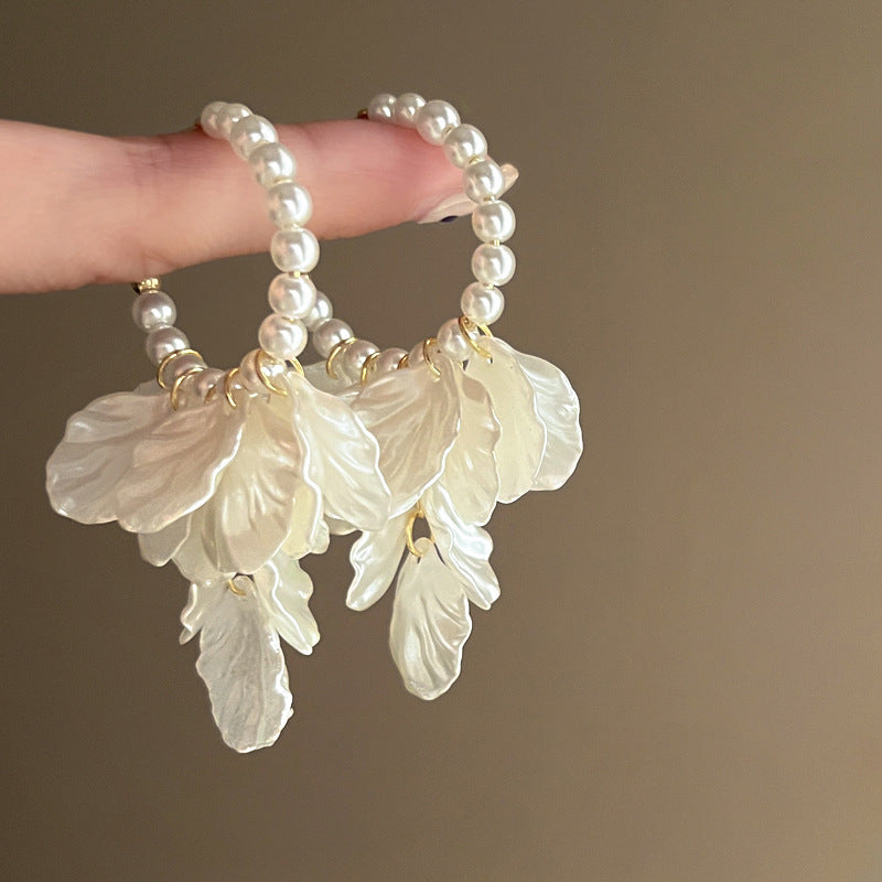 Classic Pearl Earring with Timeless Appeal