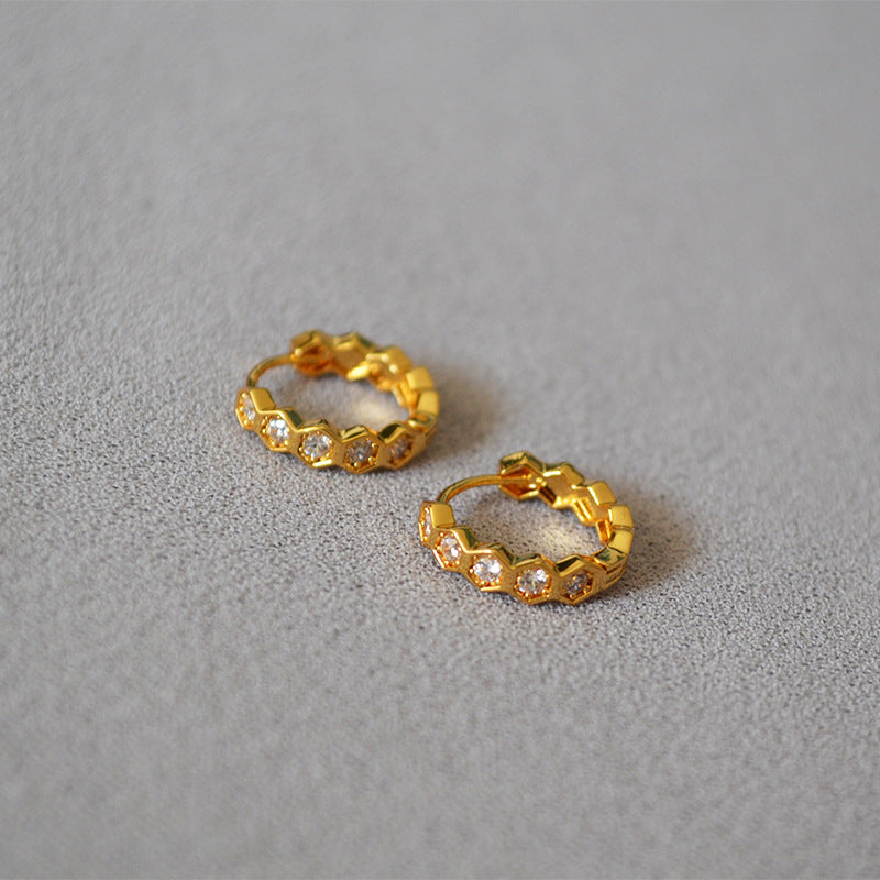 Classic Gold Earring with Timeless Appeal