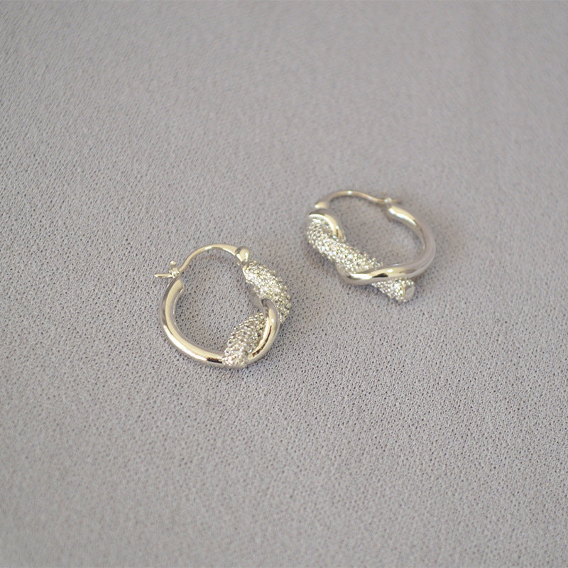 Classic Gold Earring with Timeless Appeal