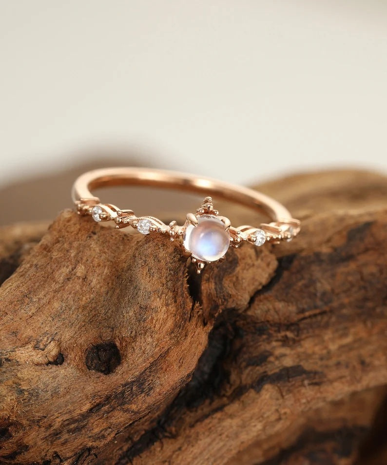 Classic Gold Ring with Timeless Appeal