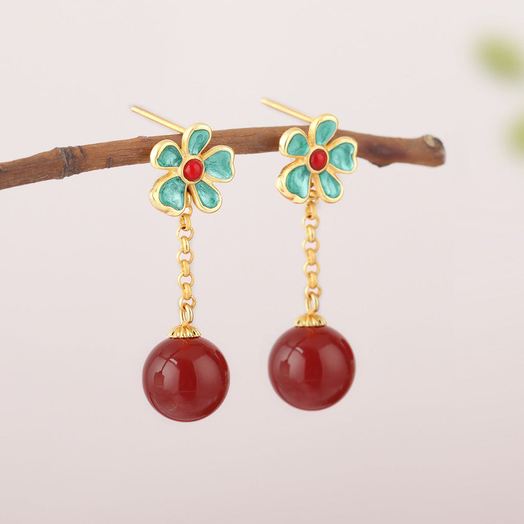 Charming Gold Earring for Any Occasion