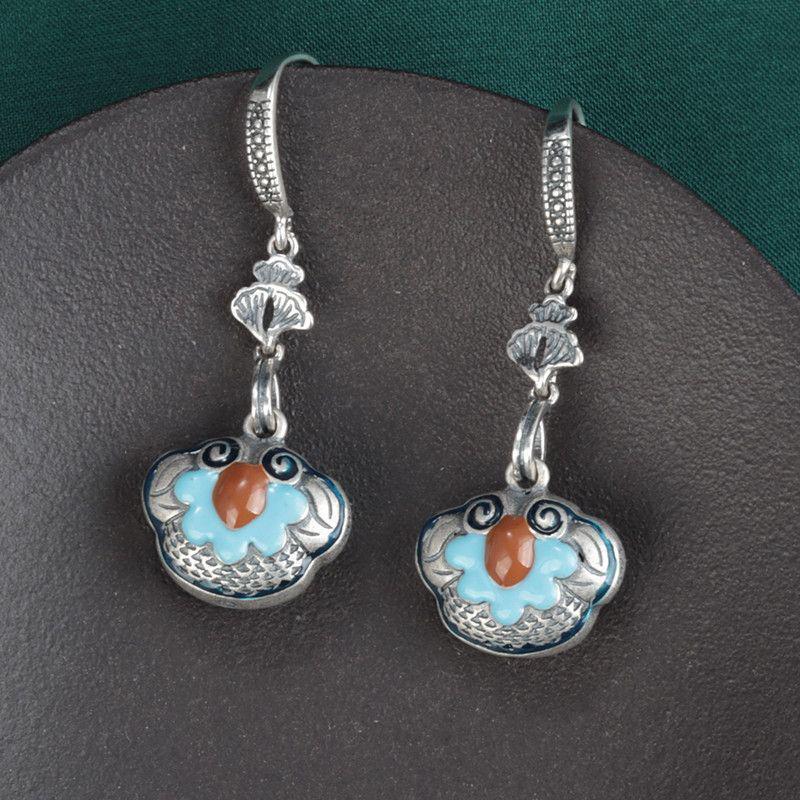 Charming Silver Earring for Any Occasion