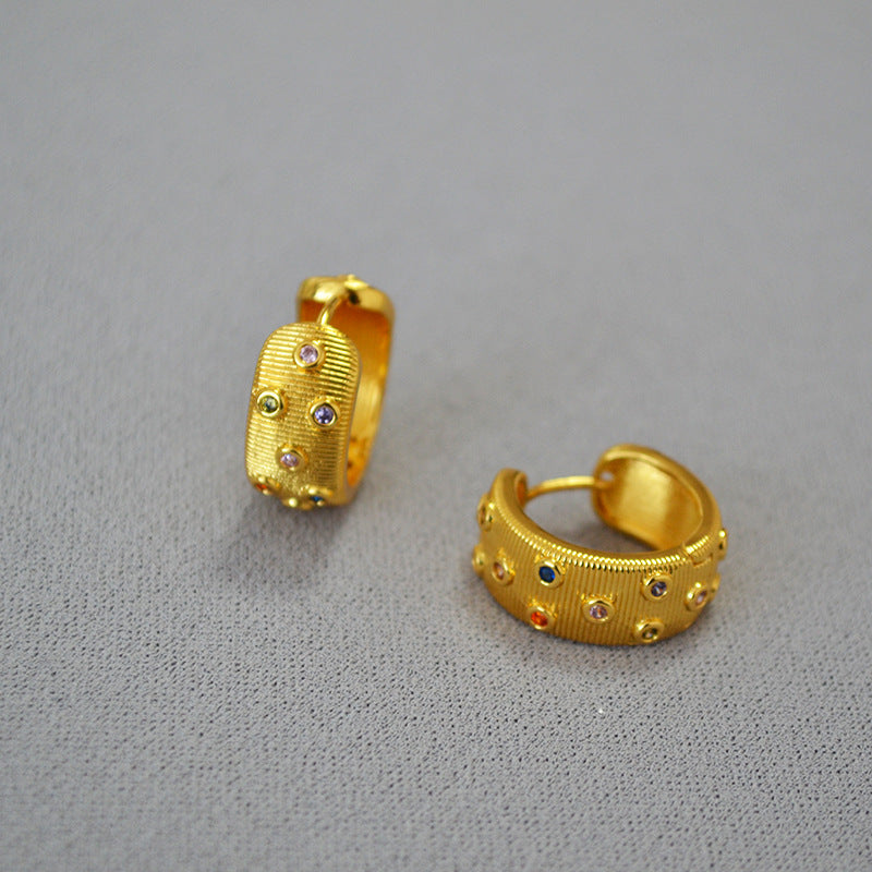 Charming Gold Earring for Any Occasion