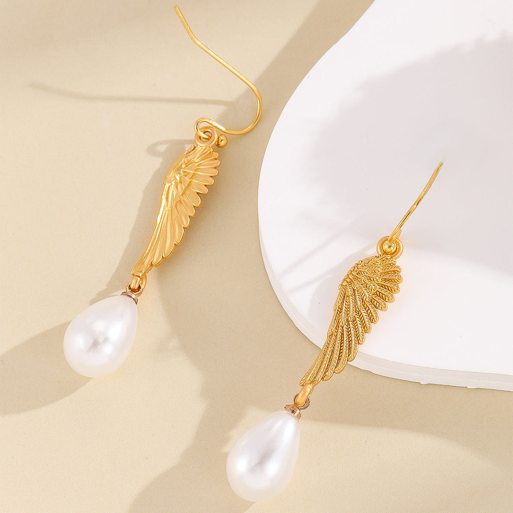 Charming Gold Earring for Any Occasion