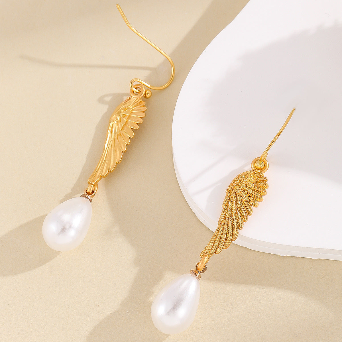 Charming Gold Earring for Any Occasion