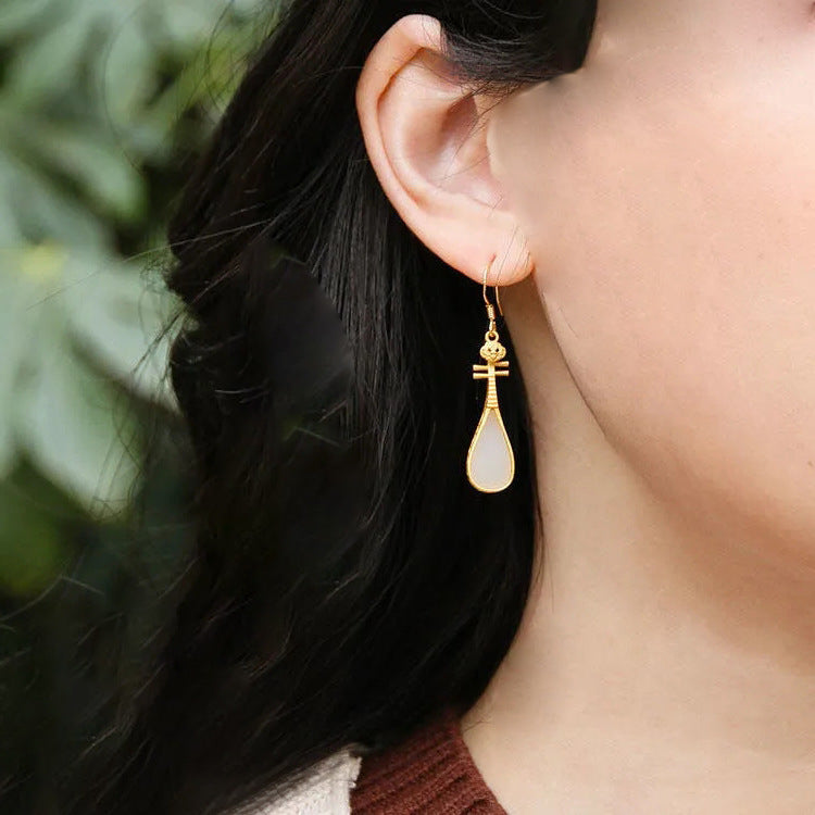Romantic Silver Earring for Special Moments