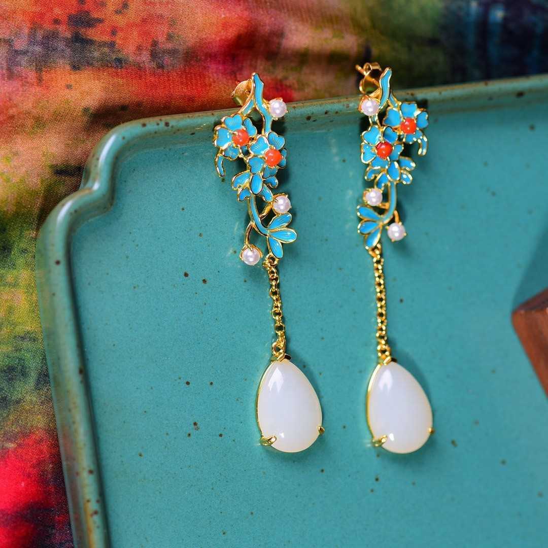 Beautiful Silver Earring with Unique Style