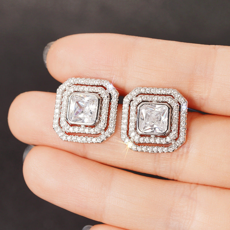Charming Earring for Any Occasion