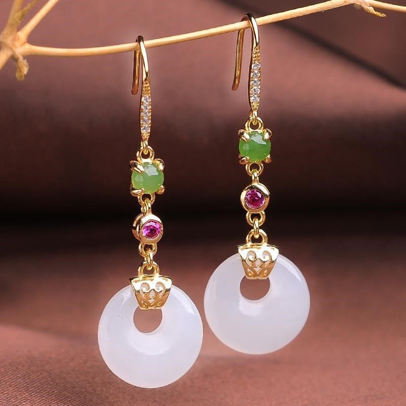 Charming Silver Earring for Any Occasion