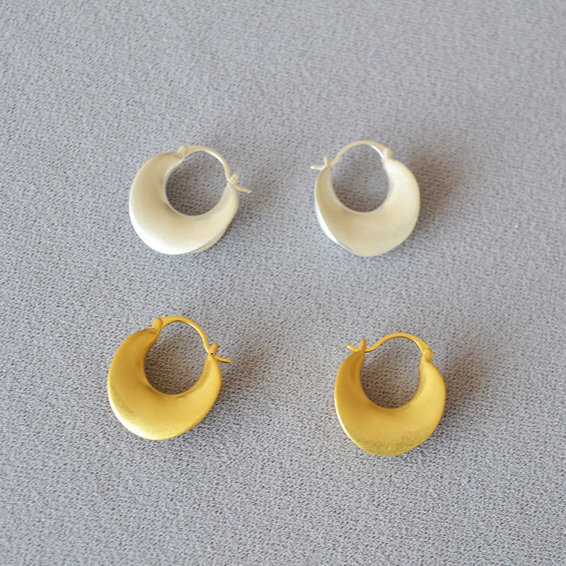 Classic Gold Earring with Timeless Appeal