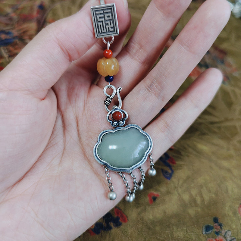 Charming Silver Pendant for Any Occasion