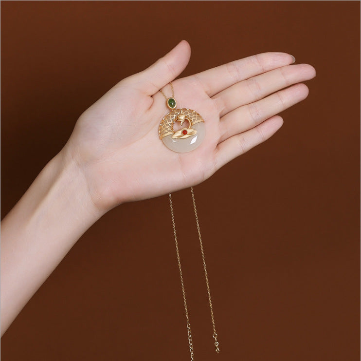 Romantic Silver Necklace for Special Moments