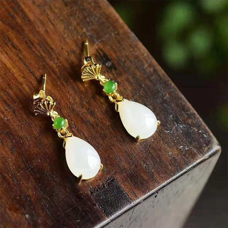 Classic Gold Earring with Timeless Appeal