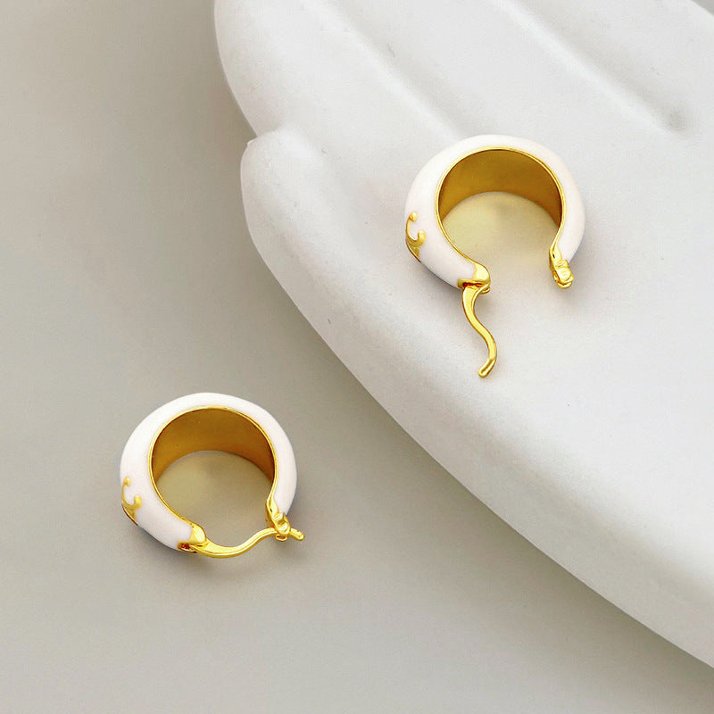Classic Earring with Timeless Appeal