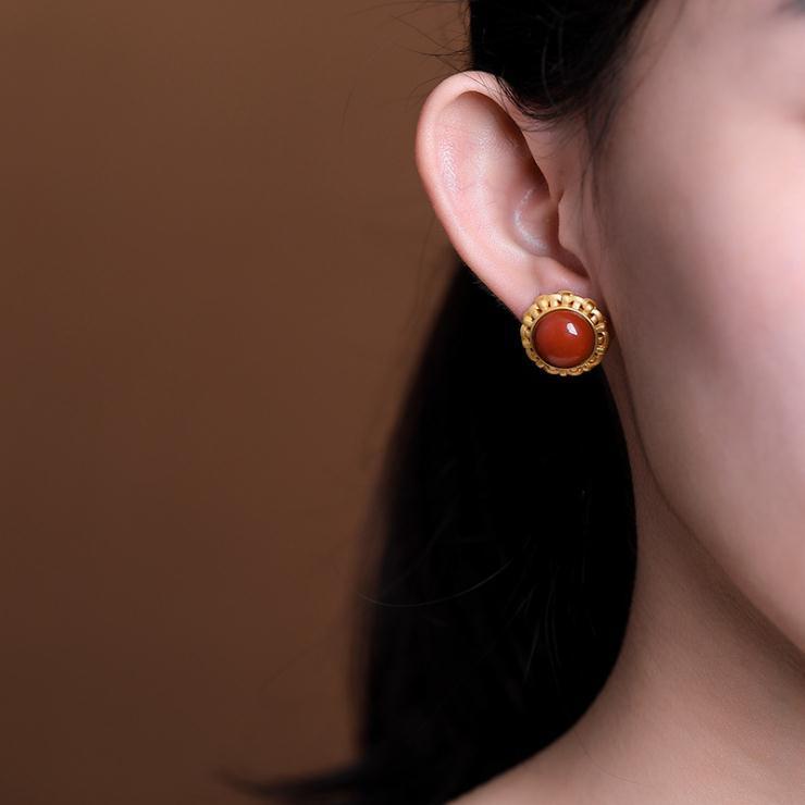 Charming Gold Earring for Any Occasion