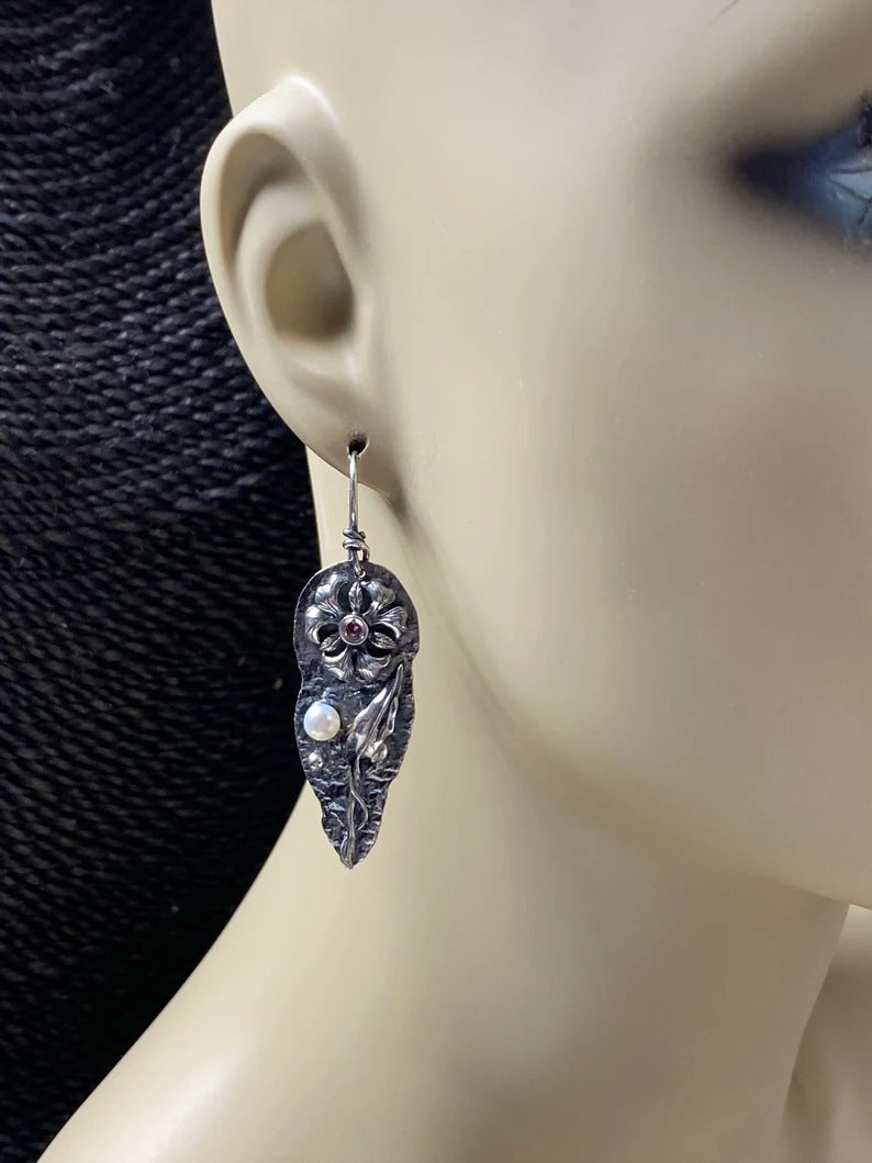 Beautiful Silver Earring with Unique Style