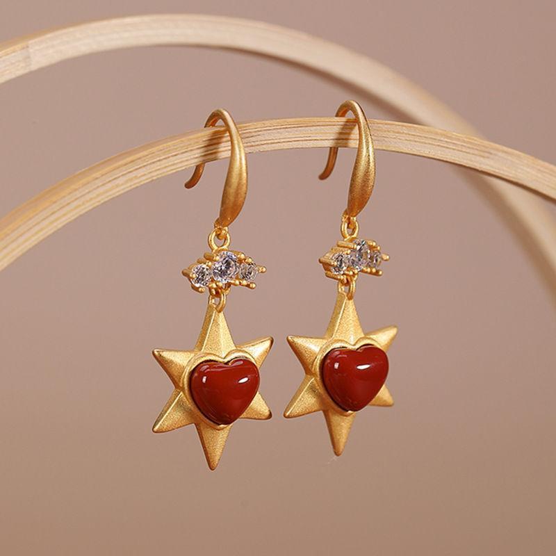 Romantic Gold Earring for Special Moments