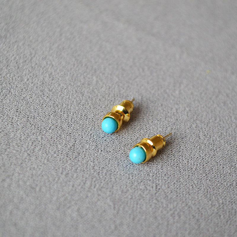 Classic Gold Earring with Timeless Appeal