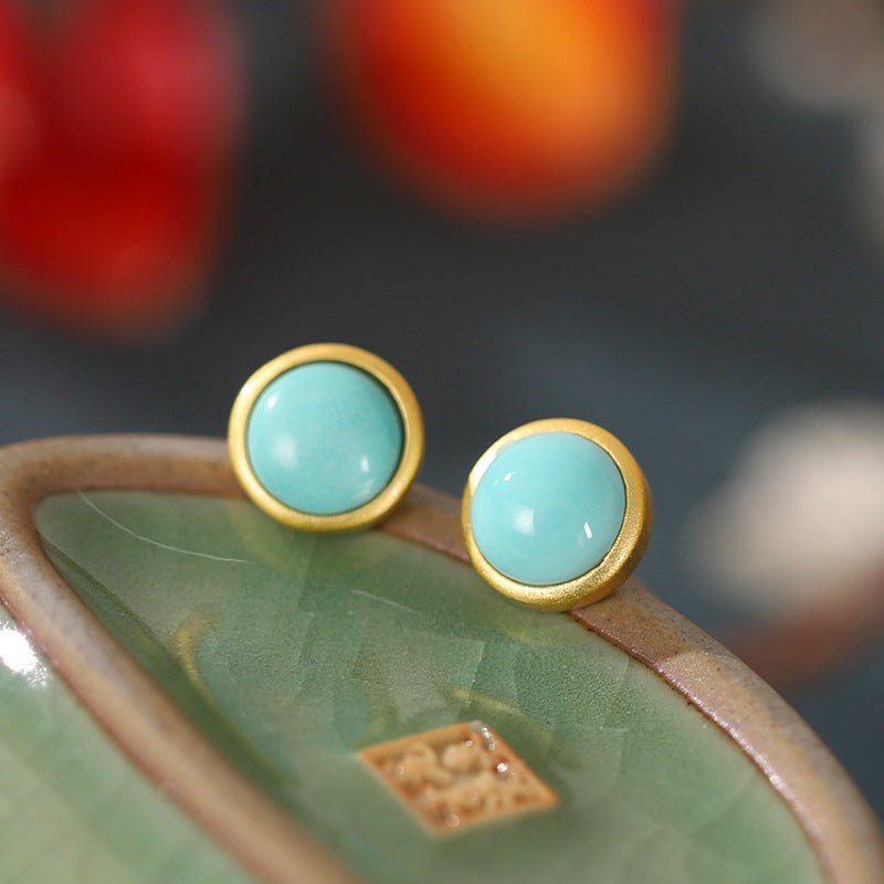 Charming Gold Earring for Any Occasion
