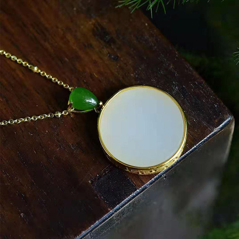 Romantic Silver Necklace for Special Moments