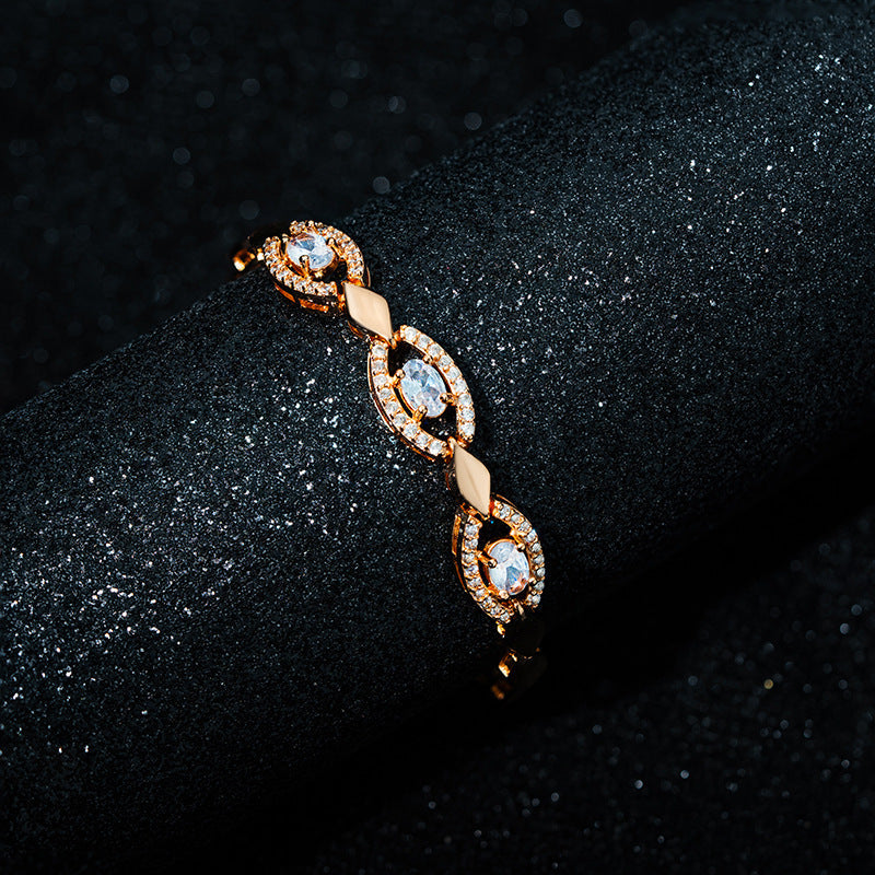 Romantic Gold Bracelet for Special Moments