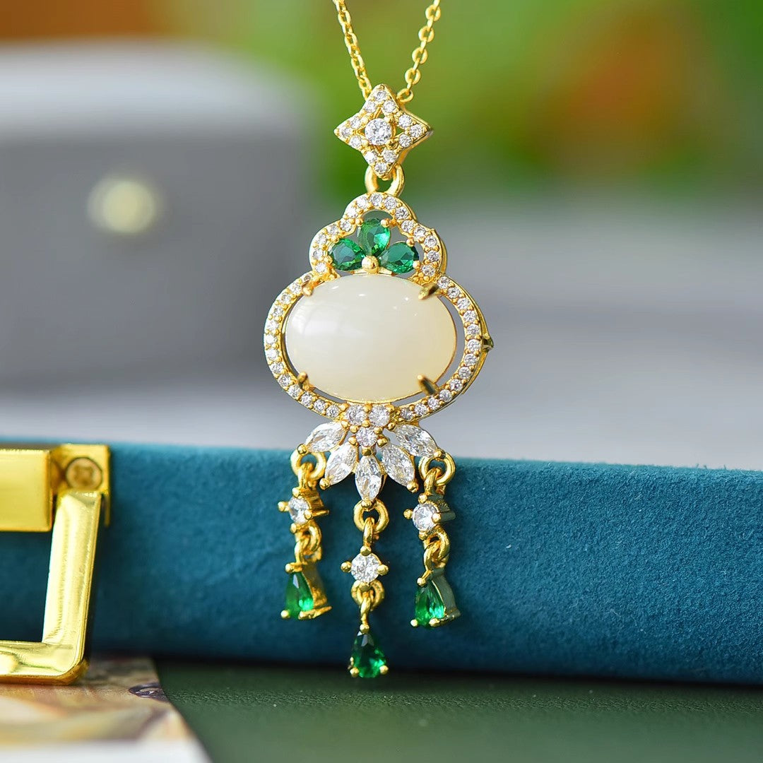 Romantic Silver Necklace for Special Moments