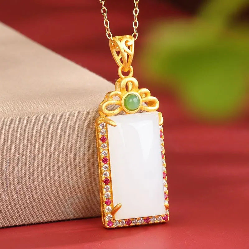 Classic Gold Necklace with Timeless Appeal