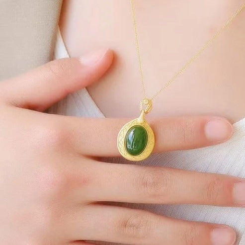 Romantic Gold Necklace for Special Moments