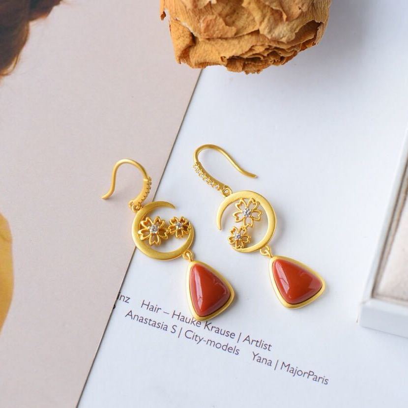 Romantic Gold Earring for Special Moments
