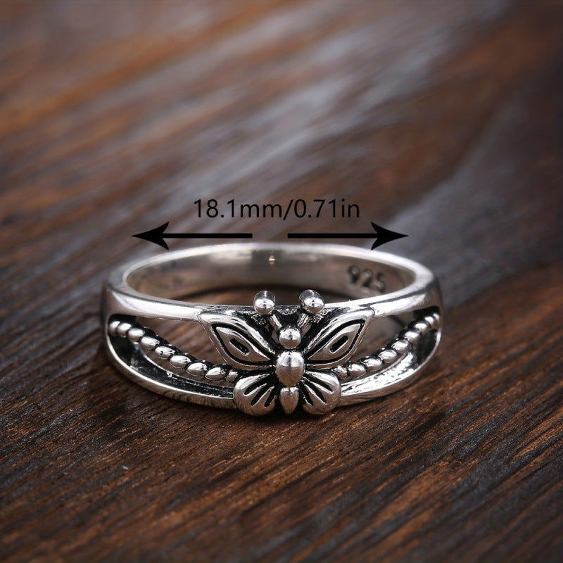 Classic Silver Ring with Timeless Appeal