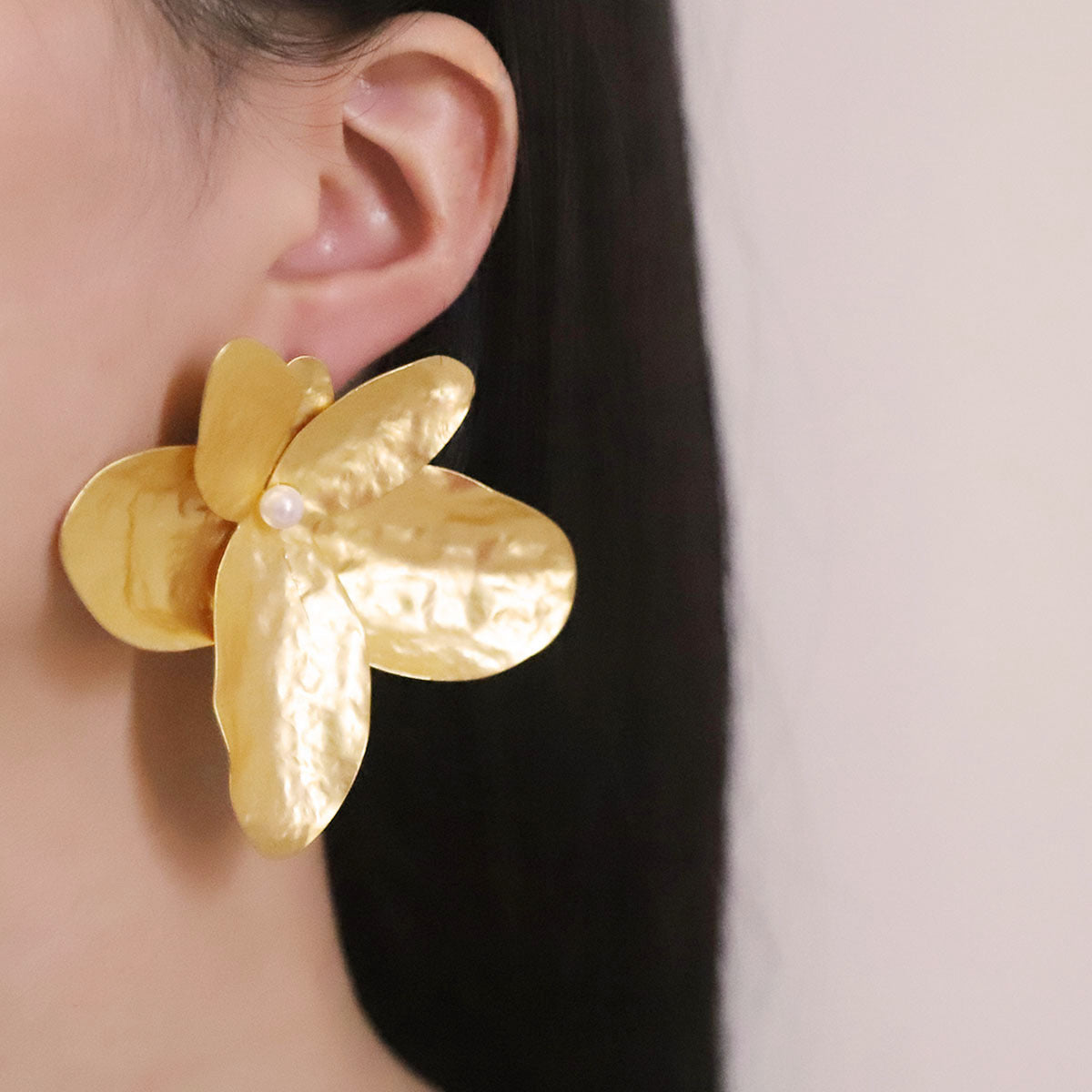 Charming Earring for Any Occasion
