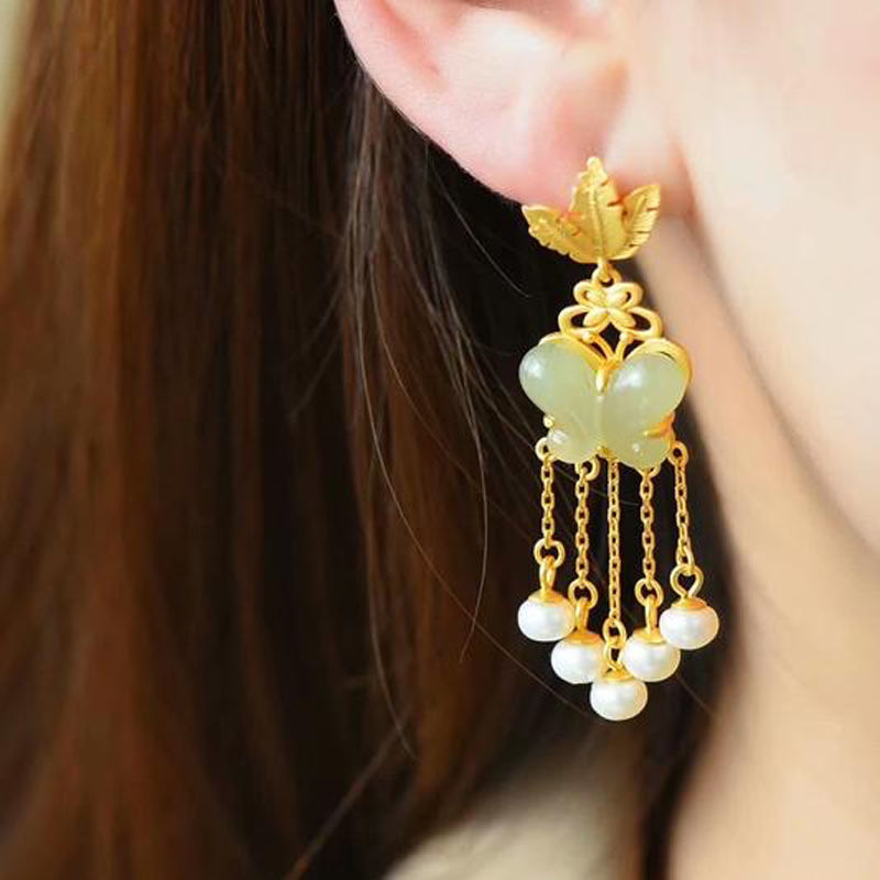 Charming Silver Earring for Any Occasion