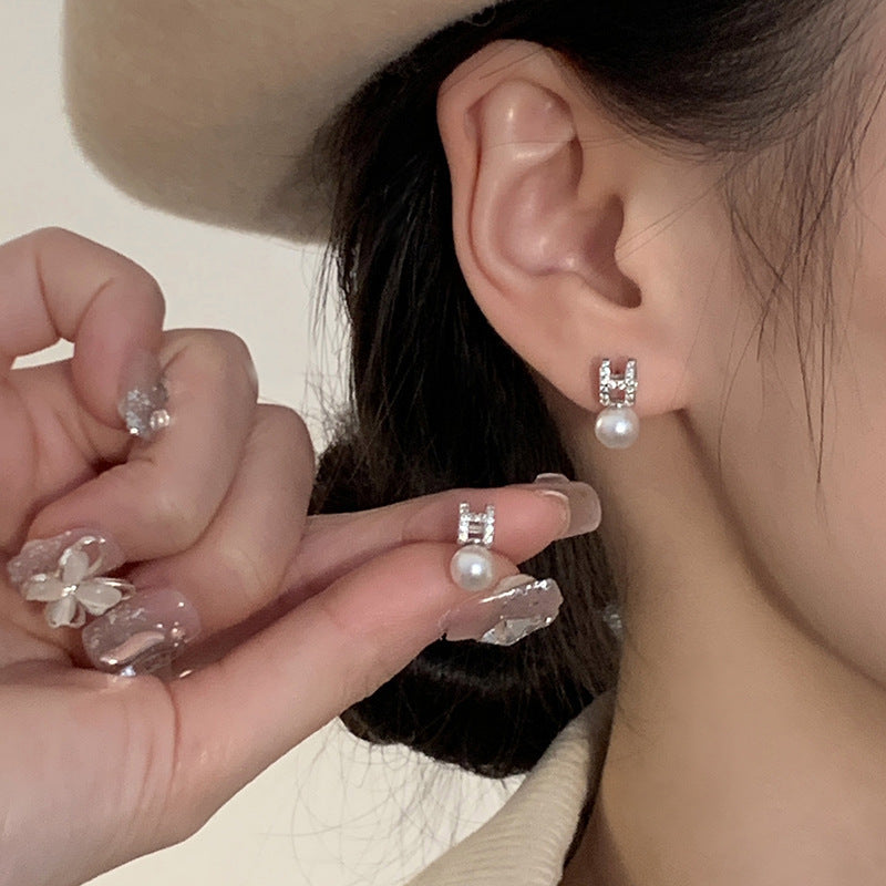 Classic Pearl Earring with Timeless Appeal