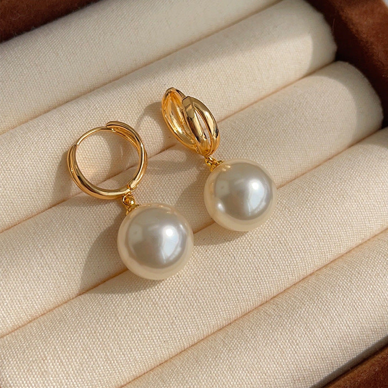 Romantic Pearl Earring for Special Moments