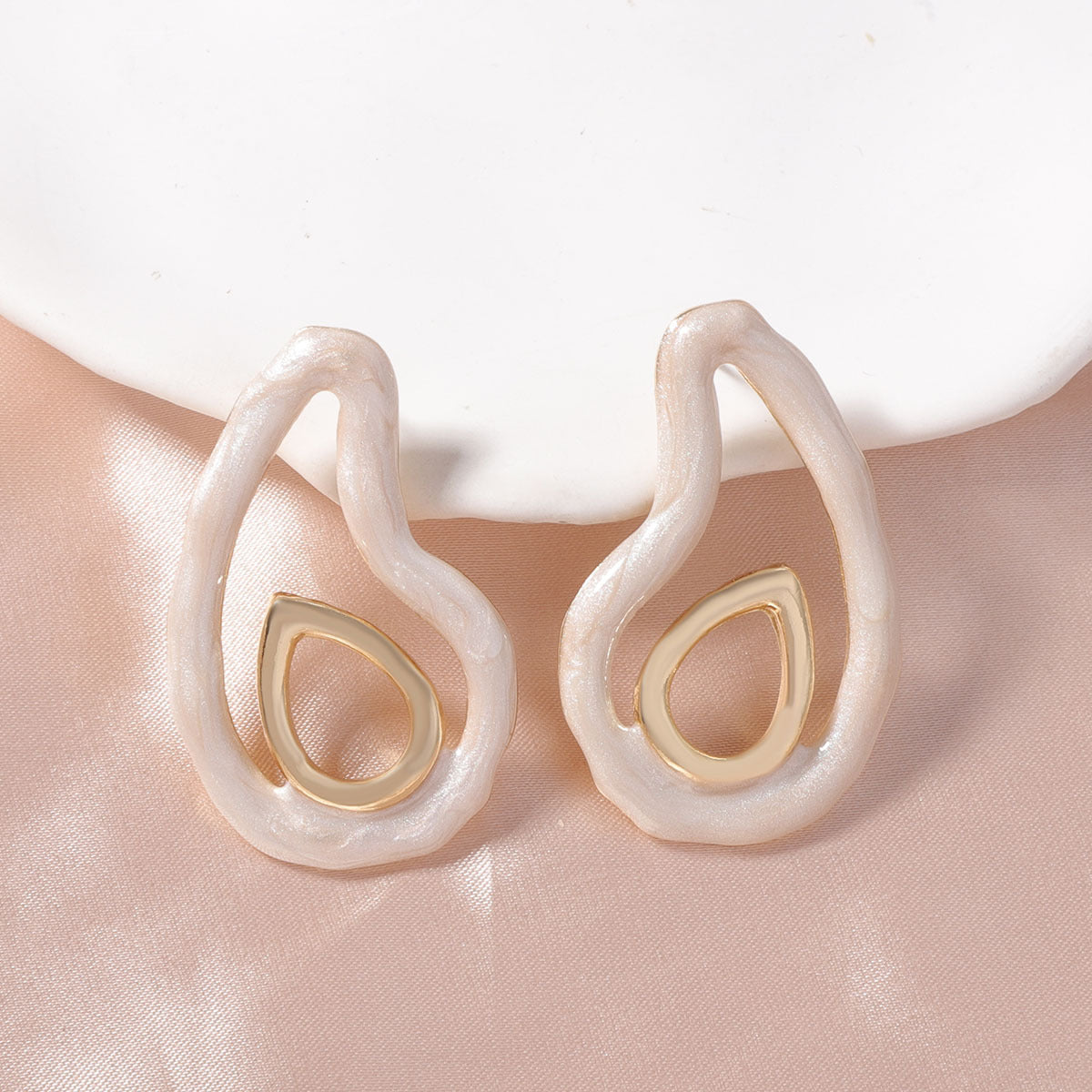 Charming Earring for Any Occasion