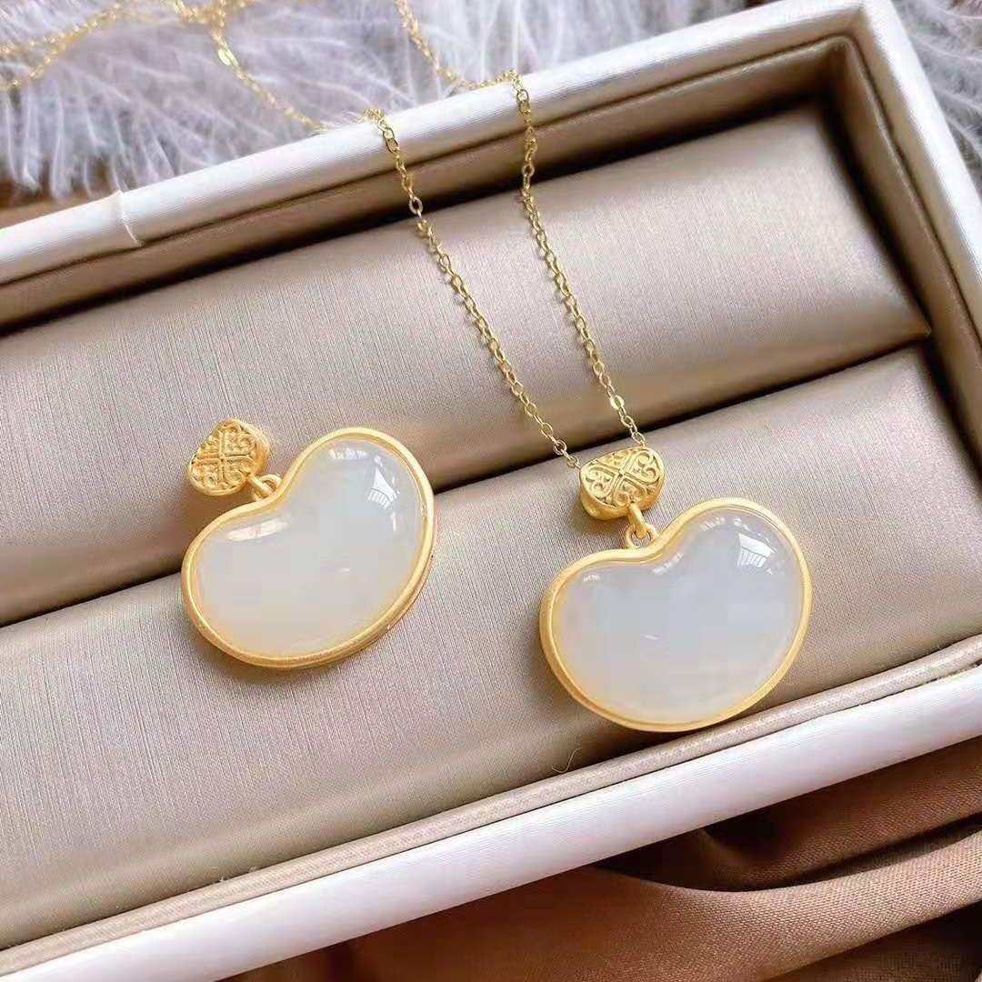 Elegant Gold Set for Every Occasion