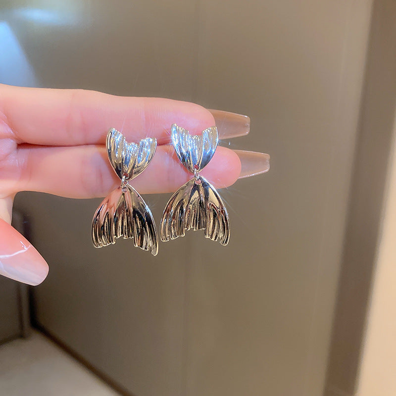 Charming Silver Earring for Any Occasion