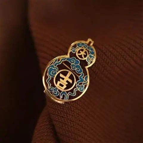 Charming Piece for Any Occasion