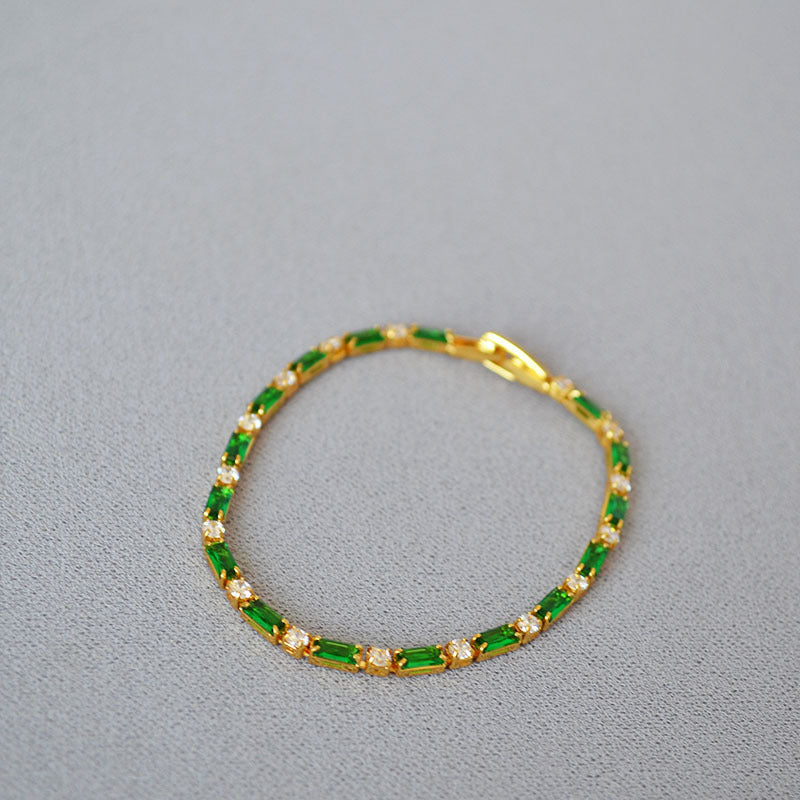 Classic Gold Bracelet with Timeless Appeal