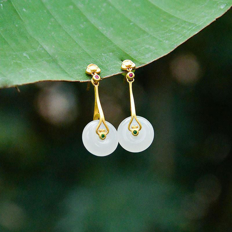 Charming Silver Earring for Any Occasion