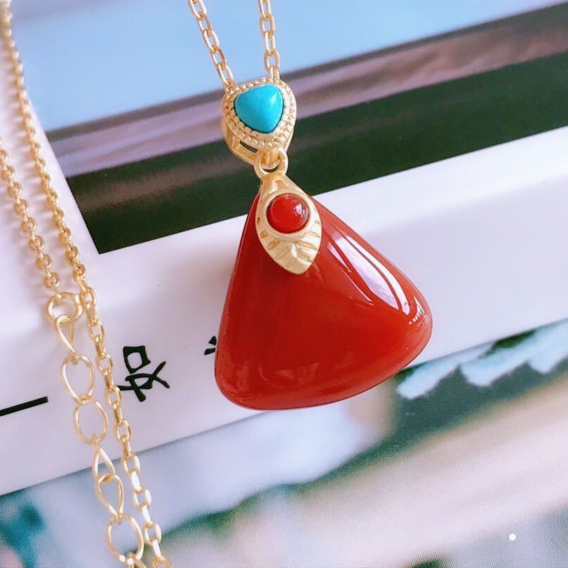 Classic Silver Necklace with Timeless Appeal