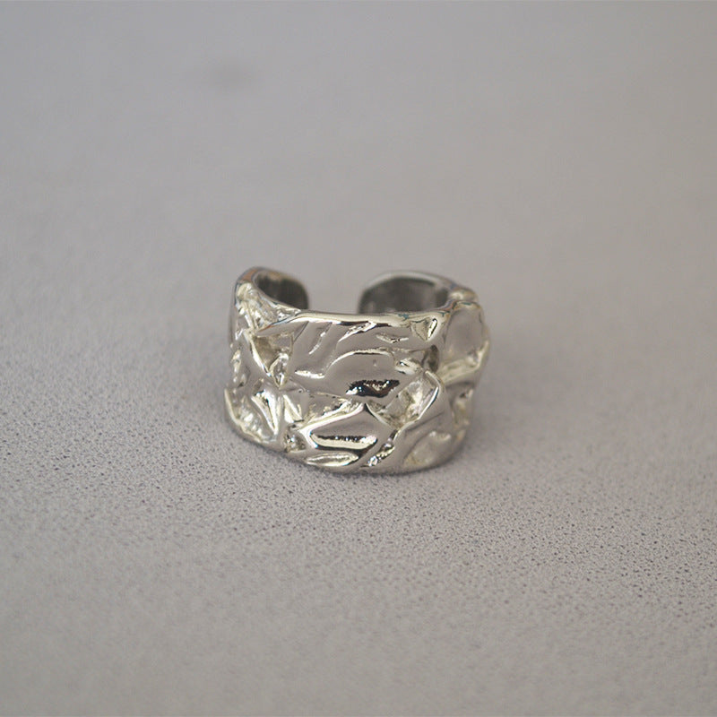 Classic Gold Ring with Timeless Appeal