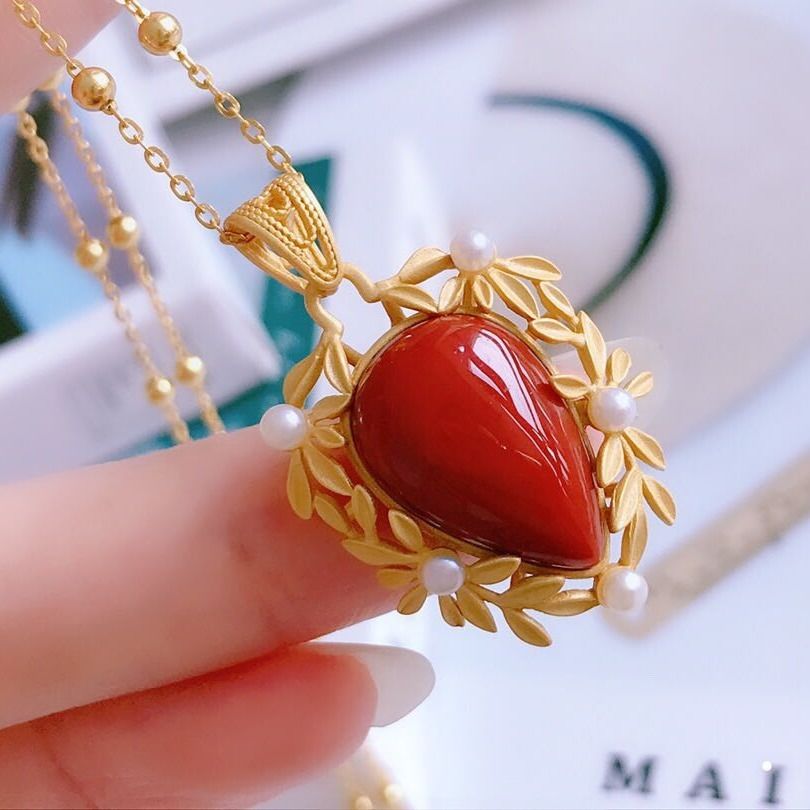 Romantic Silver Necklace for Special Moments