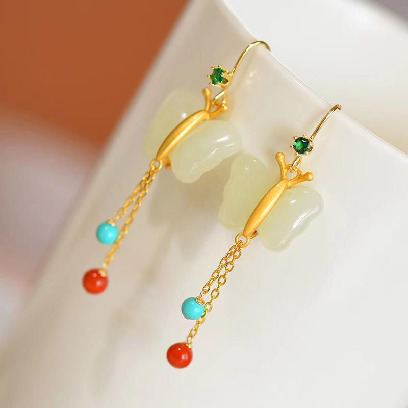 Charming Gold Earring for Any Occasion