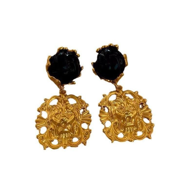 Charming Gold Earring for Any Occasion