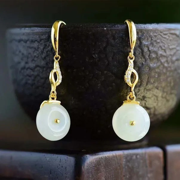 Charming Gold Earring for Any Occasion